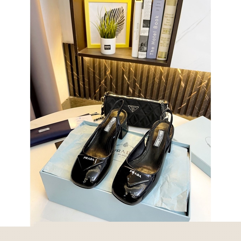 Pra*a slippers